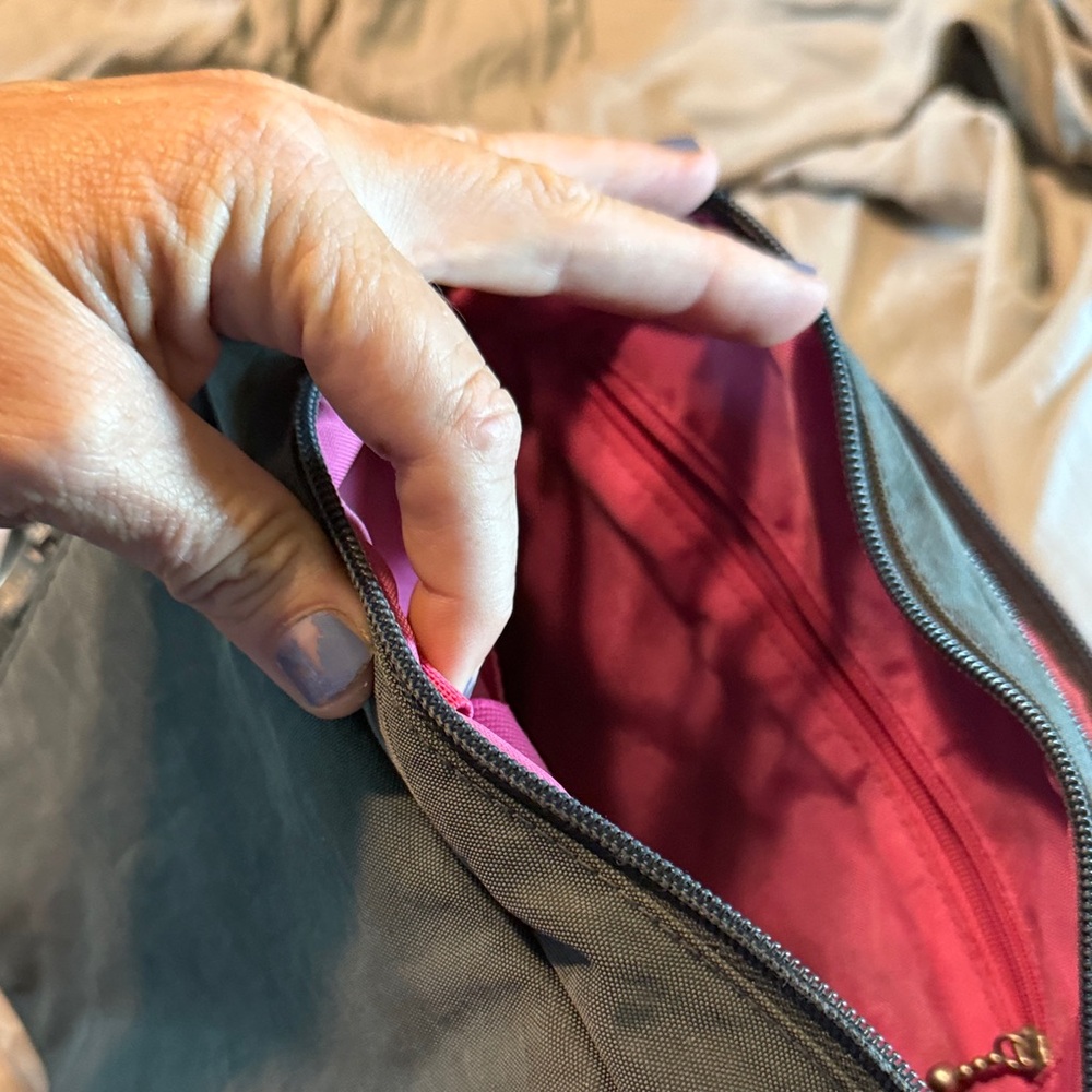 Baggallini Gray Crossbody Bag - Picture 3 of 6